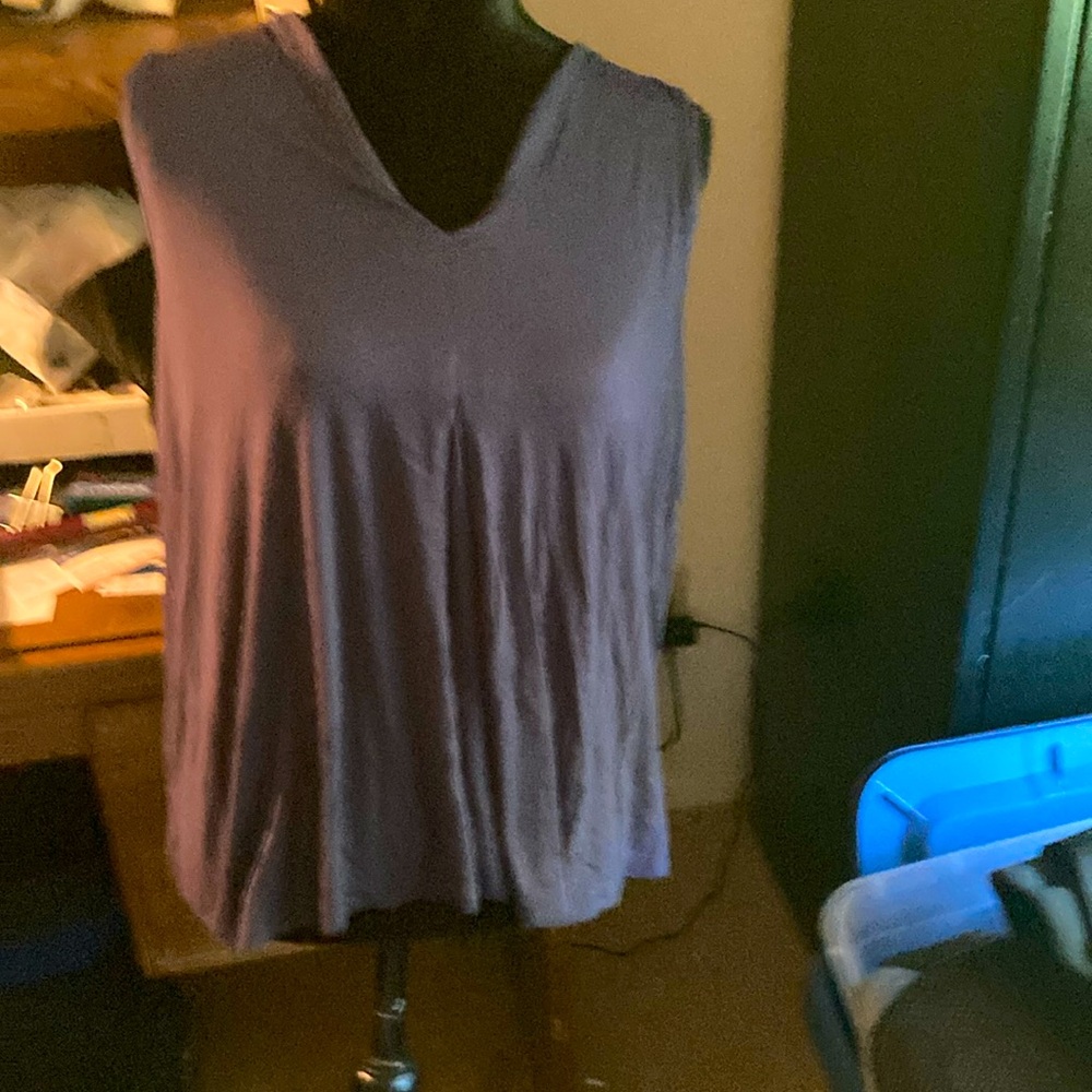 Jones  New York Signature ladies top bluish gray color. Size US L.